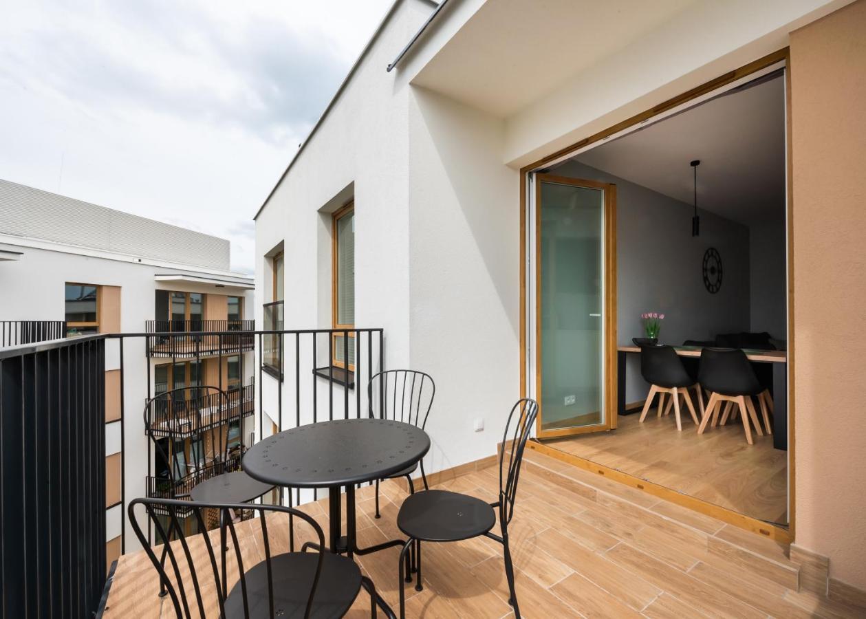 Wola Skwer Sunny Apartment Warschau Buitenkant foto